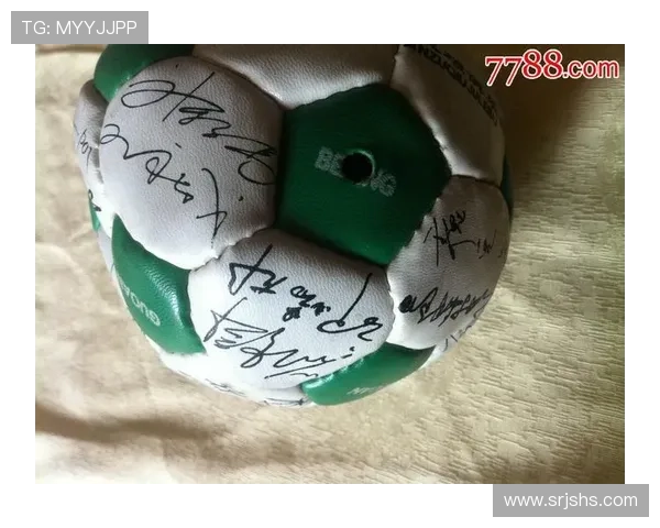 足球明星签名球的魅力与价值探秘，收藏者的梦想与投资机会